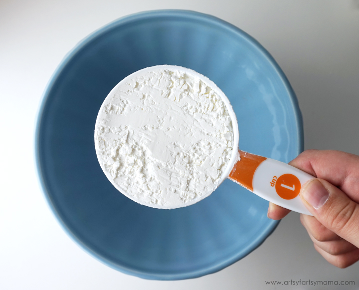 Super Soft 2-Ingredient Play Dough made with Johnson's® Baby Lotion #JohnsonsBeautyHack