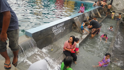 Kolam Renang Umbul Gedaren