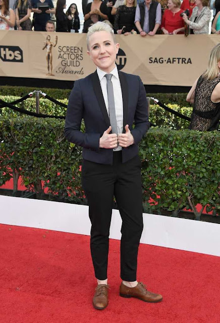 American internet personality Hannah Hart Photos Collection Navel Queens American internet personality Hannah Hart Photos Collection Navel Queens
