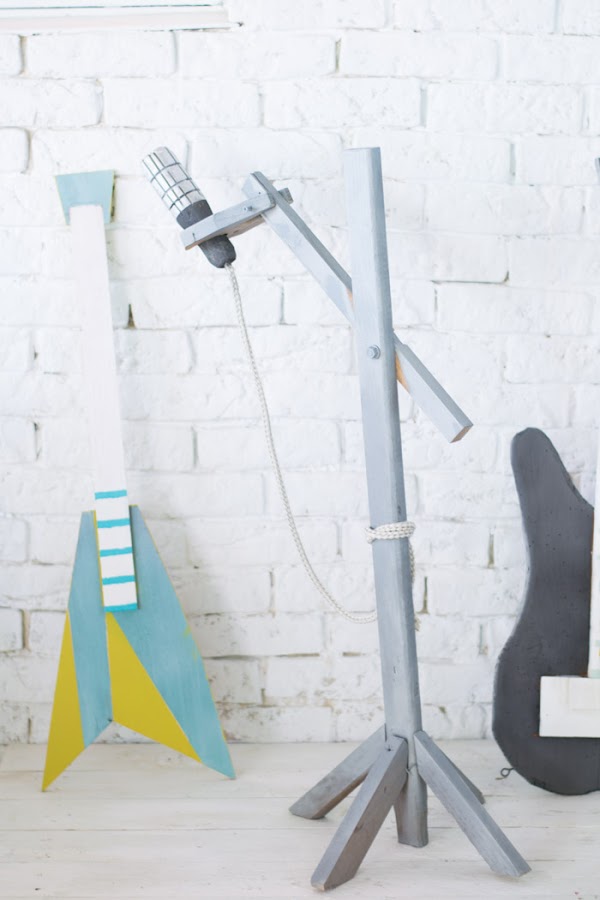 Guitarras y micrófono de madera diy