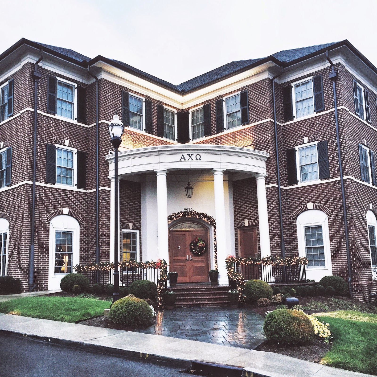 UTK Alpha Chi Omega happy holidays from delta pi!