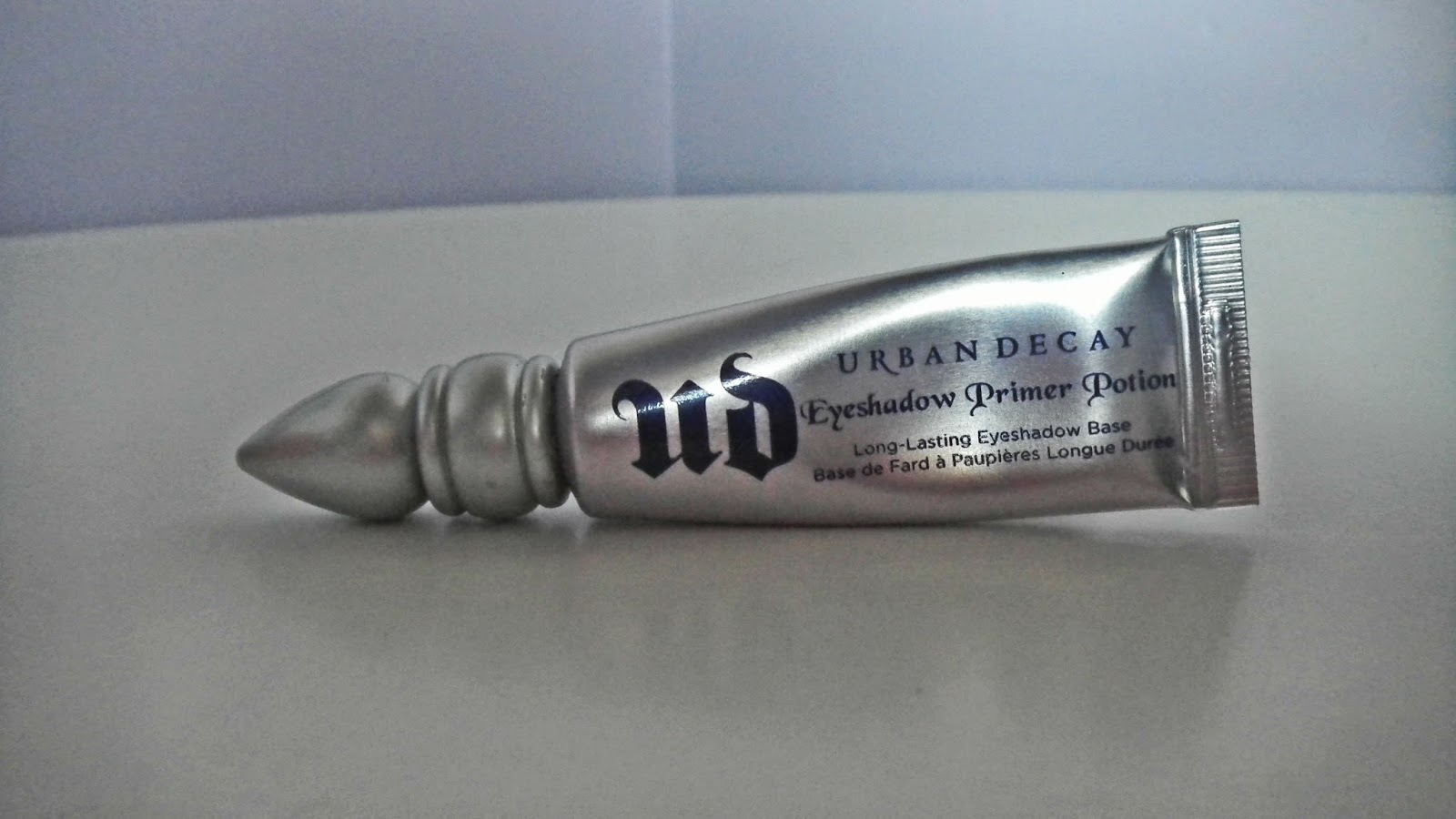 Revue base à paupière d