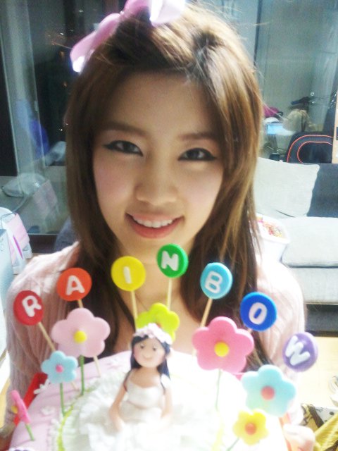 pictures rainbow no eul poses with her birthday cake pictures rainbow no eul poses with her birthday cake