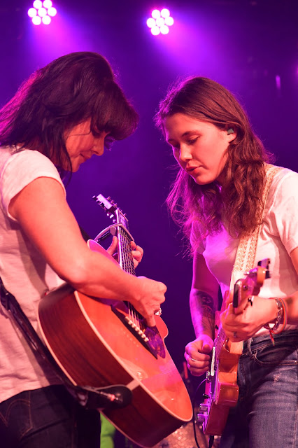 Mariah Schneider performing with her mother at The Basement, Nashville photographer Sarah Bello Hiwandergirl