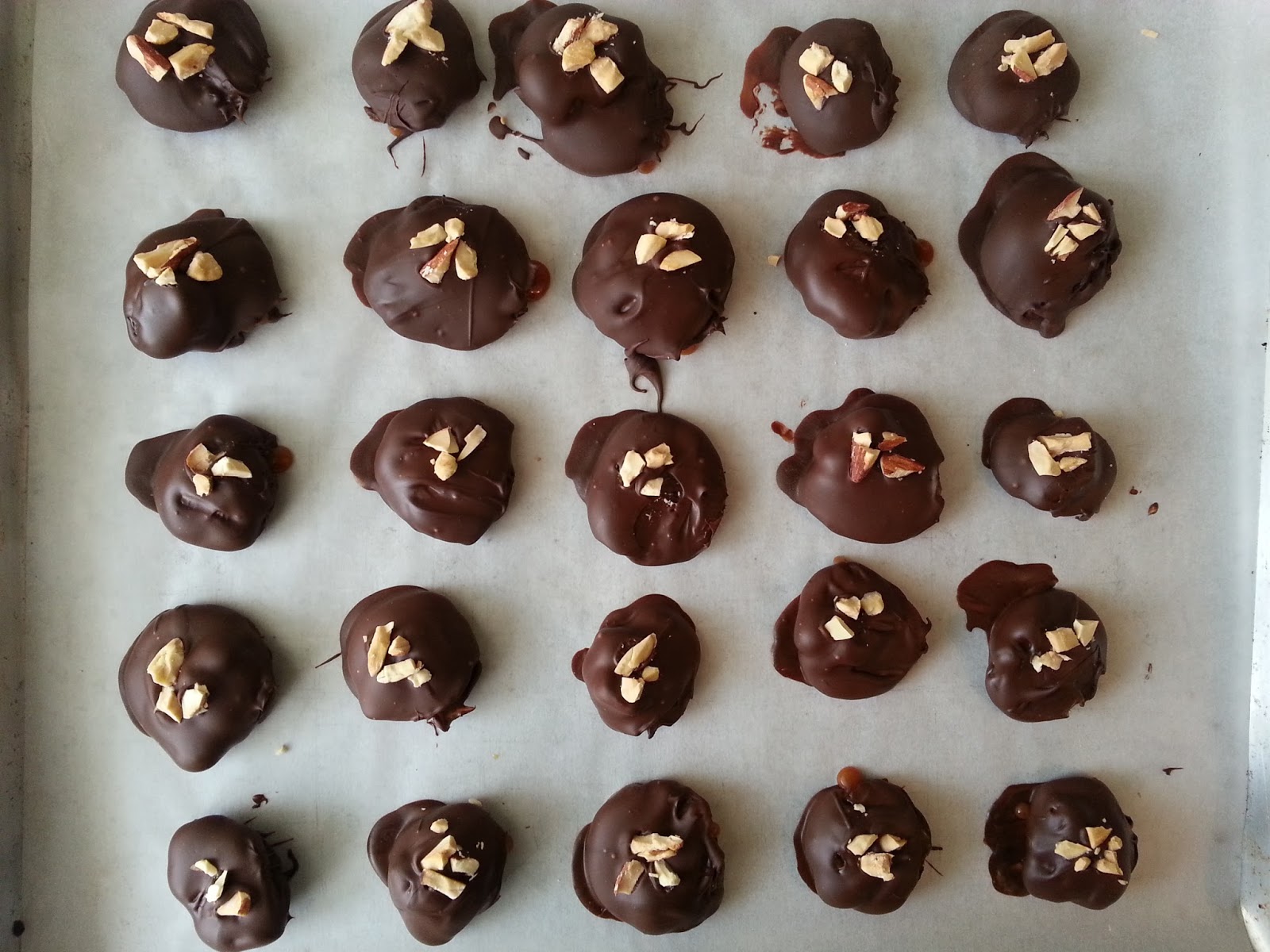 ÇİKKOLATA BADEMLİ KARAMELLİ ÇİKOLATA