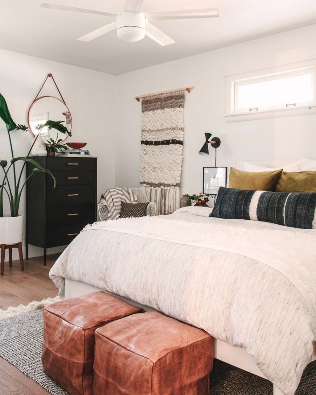 30+ Astonishing White Bedroom Decoration That Will Inspire You