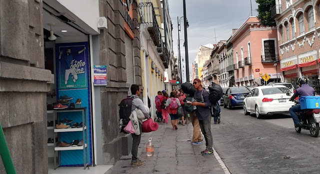 Migrantes agradecen el apoyo de las autoridades por su paso en Puebla