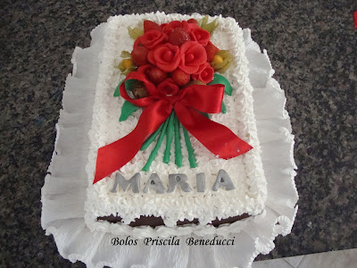BOLO FEMININO SIMPLES EM CHANTININHO - Bruna Cake's 