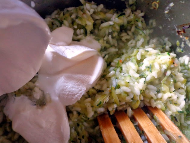 Risotto with courgettes by Laka kuharica: stir in the cream and pepper
