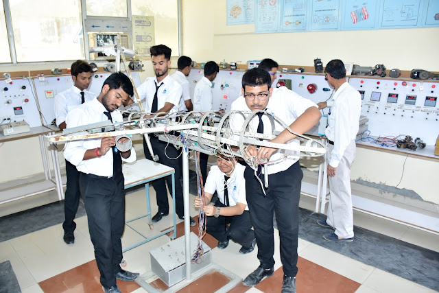 AIRCRAFT ENGINEERING COURSE FEES IN SRI LANKA visual data 8