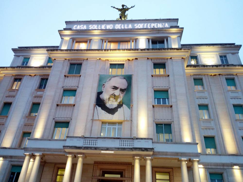 SANTO PADRE PIO DE PIETRELCINA Casa Sollievo della Sofferenza SANTO PADRE PIO DE PIETRELCINA Casa Sollievo della Sofferenza