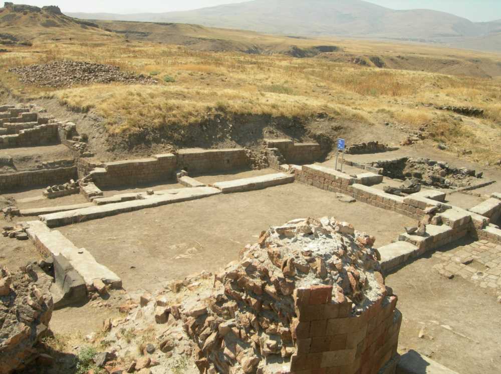 Dünya�nın Bütün Camileri Ocaklı (Ani) Köyü Ebu�l Muammerân Camii, Kars