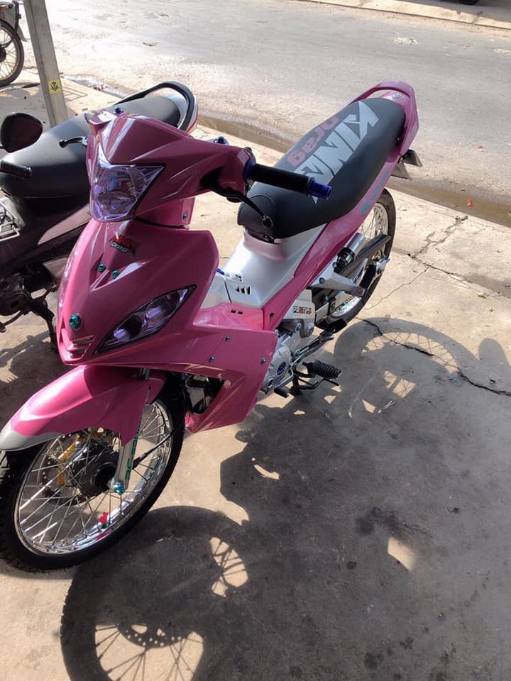 Mẫu sơn xe máy Exciter 135 màu hồng cực đẹp - Sơn Xe Sài Gòn