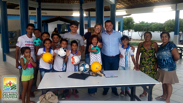 Prefeitura de Delmiro Gouveia entrega kits esportivos para comunidade das 369 casas