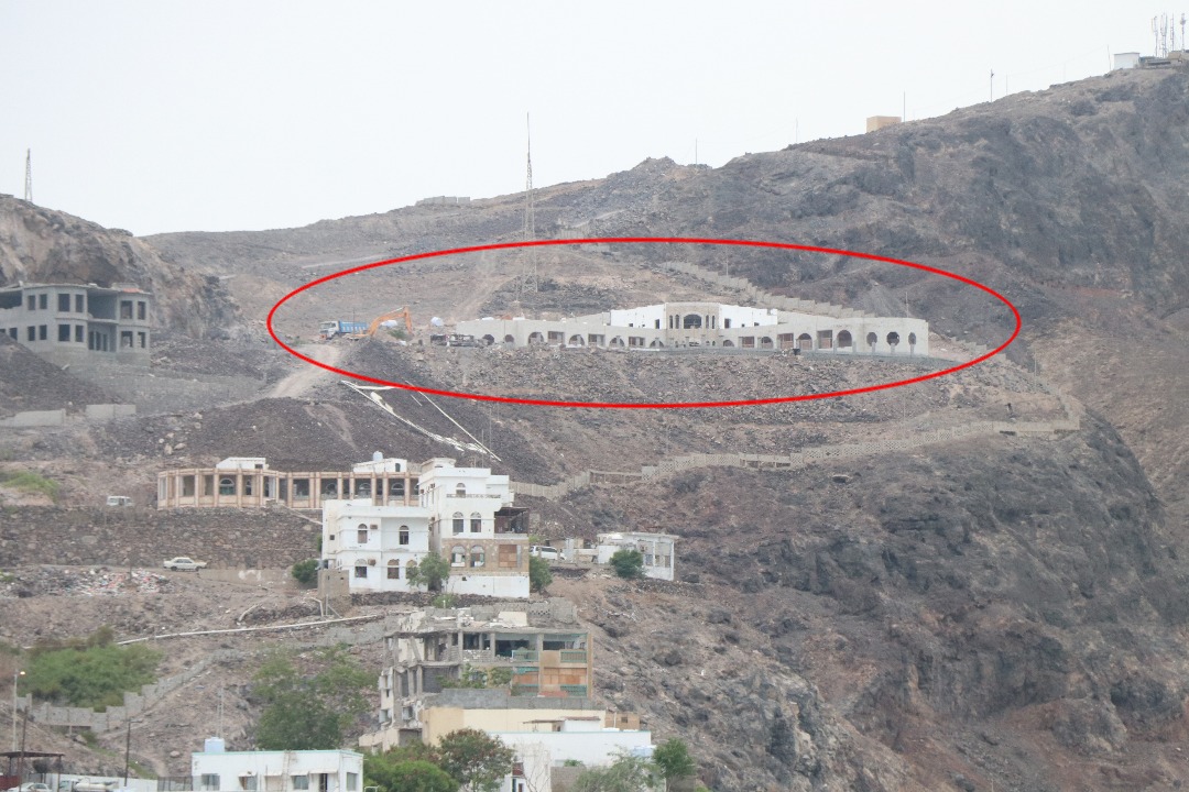 على الطريقة الحوثية .. عيدوس الزبيدي يبني له امبراطورية بجبل جولدمور
