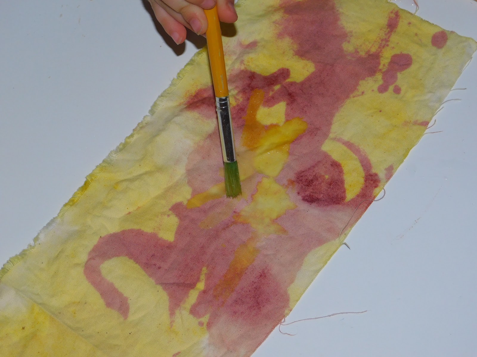 Less messy colourchanging turmeric painting