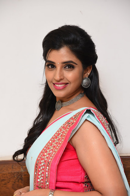 Anchor Shyamala Latest Photos in Saree At Gully Rowdy Pre Release Event Anchor Shyamala Latest Photos in Saree At Gully Rowdy Pre Release Event