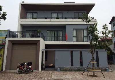 Công trình lắp đặt cửa nhôm Xingfa nhập khẩu mầu Ghi sẫm mở quay 1 cánh tại nhà anh Minh ở KĐT Việt Hưng, Long Biên, Hà Nội