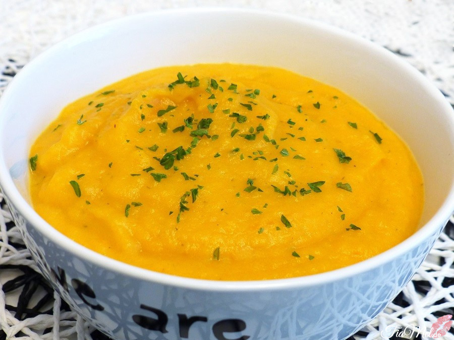 Einfache Karotten-Kartoffel-Suppe - TiaMel