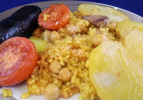 arroz al horno valenciano con patatas garbanzos morcilla tomate