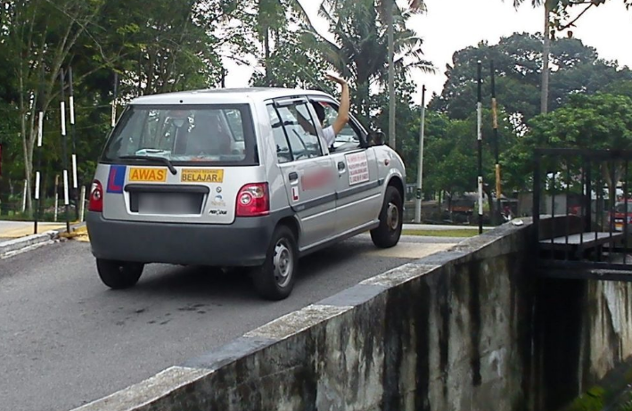 Lesen ambil berapa kereta boleh umur Si Gadis