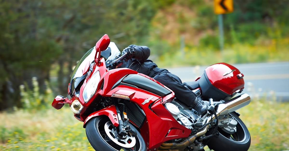 Yamaha FJR 1300 красный