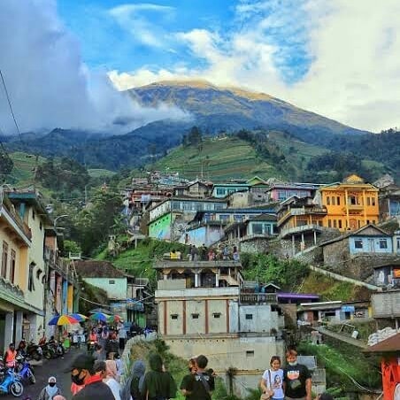 traveling ke nepal van java 2021