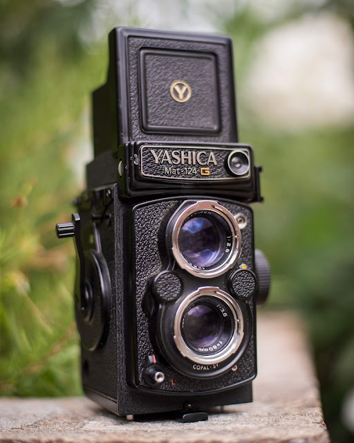 Spotlight Yashica Mat124G