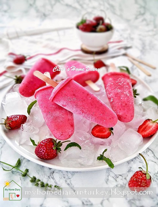 Strawberry Popsicles / Strawberry Ice pops | Çitra's Home Diary. #strawberrypopsicle #icepops #strawberryidea #dessert #popsicles #summerbeverage #kidsfriendlyrecipe #icecreamfoodphotography