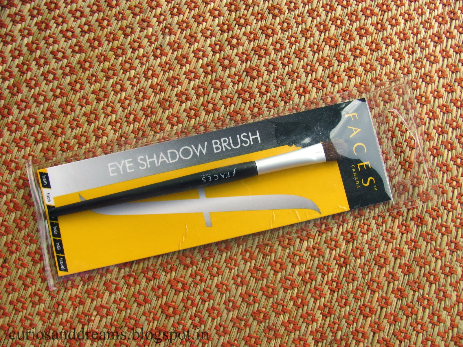Faces Canada Eye shadow Brush Review Curios and Dreams Indian