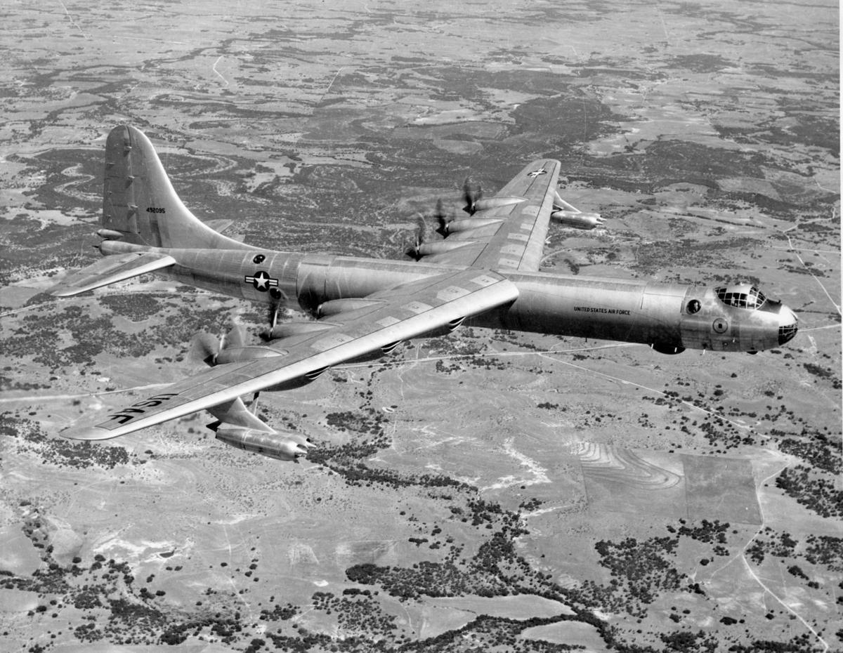 Б 36 1 72. Бомбардировщику Convair b-36. Самолёт Convair b 36. Конвэр б-36. Бомбардировщик b-36 Peacemaker.