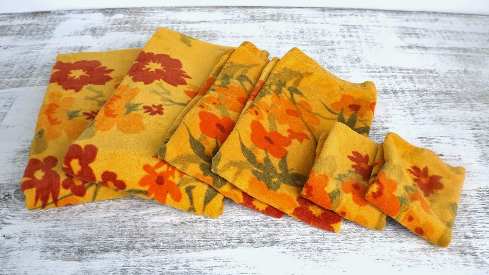 Still Stunning Vintage Resale Vintage Springmaid Bath Towel Set / Bath