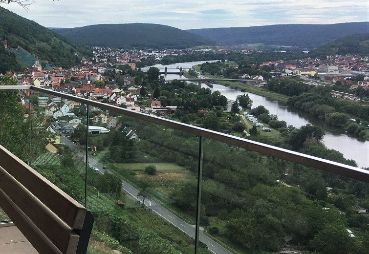 Ausflüge für Naturliebhaber Blick ins Maintal und auf Klingenberg