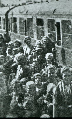 Birmingham school children arriving at Gosport station  1949