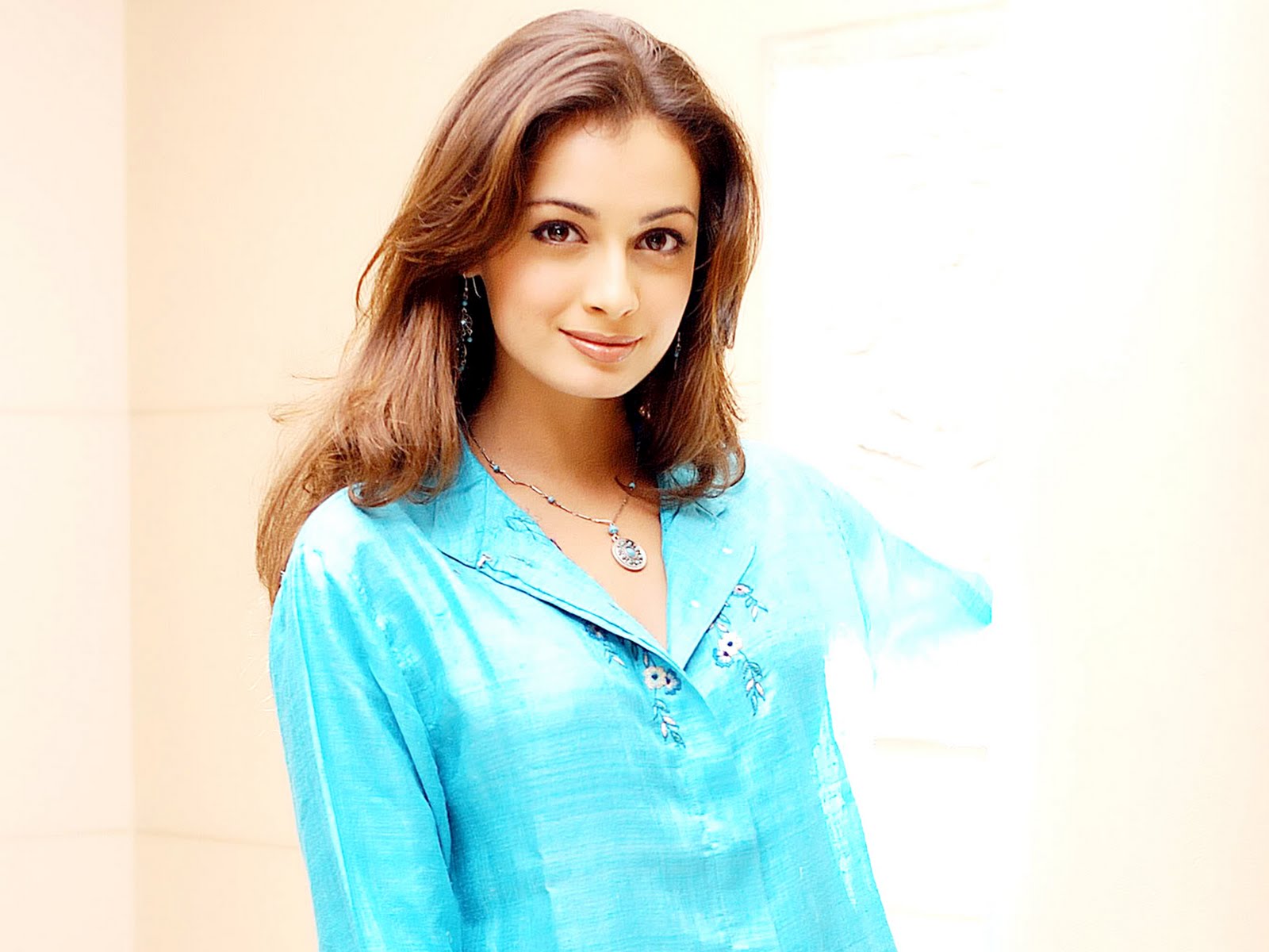energy news: Aag Wallpapers: Dia Mirza Wallpapers