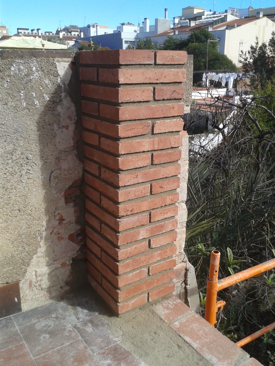 Reforma+barata: Pilar de obra para soporte baranda 90€. Paleta