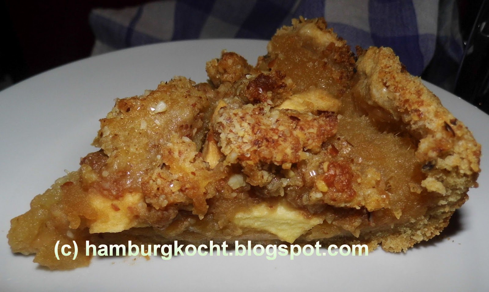 Hamburg kocht!: Veganer Apfelkuchen mit Mandelstreuseln und Zimtblüten Hamburg kocht!: Veganer Apfelkuchen mit Mandelstreuseln und Zimtblüten