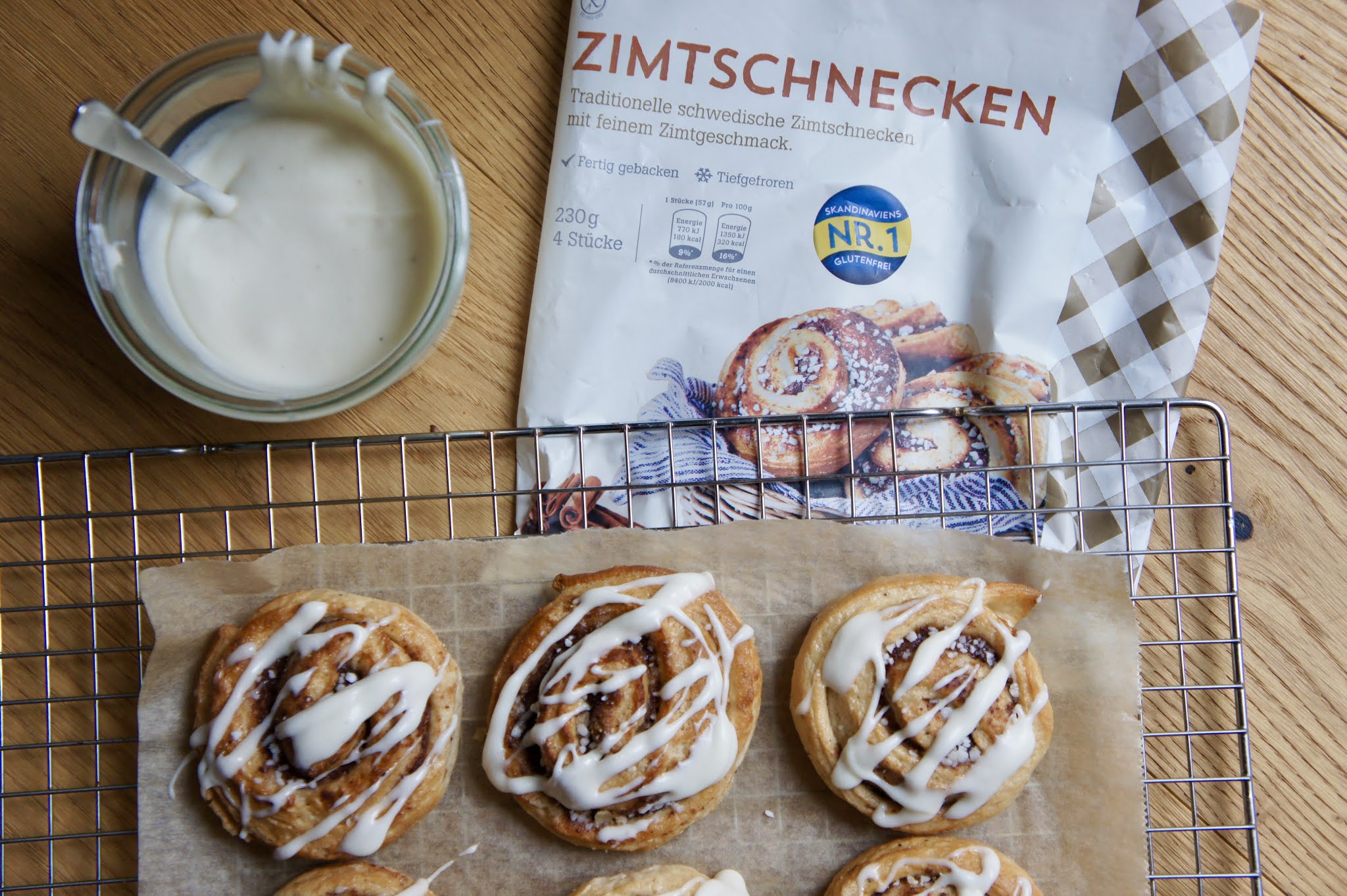 REZEPT FrischkäseFrosting (glutenfrei + vegan) mit Fria Zimtschnecken
