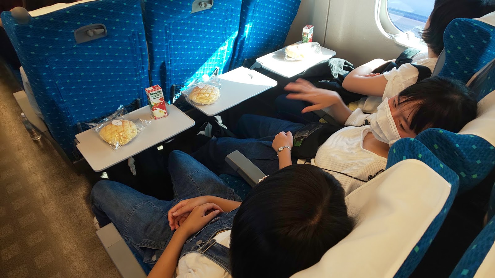 国分寺一中ニュース 帰りの新幹線車内