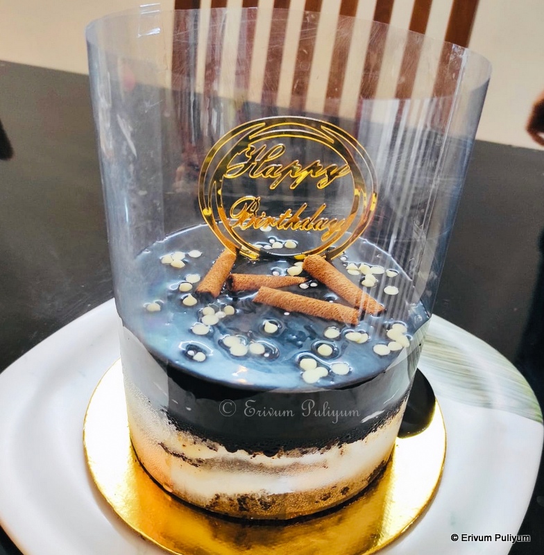 Mini Cake with Macarons - You and Me | Delivery in Mauritius