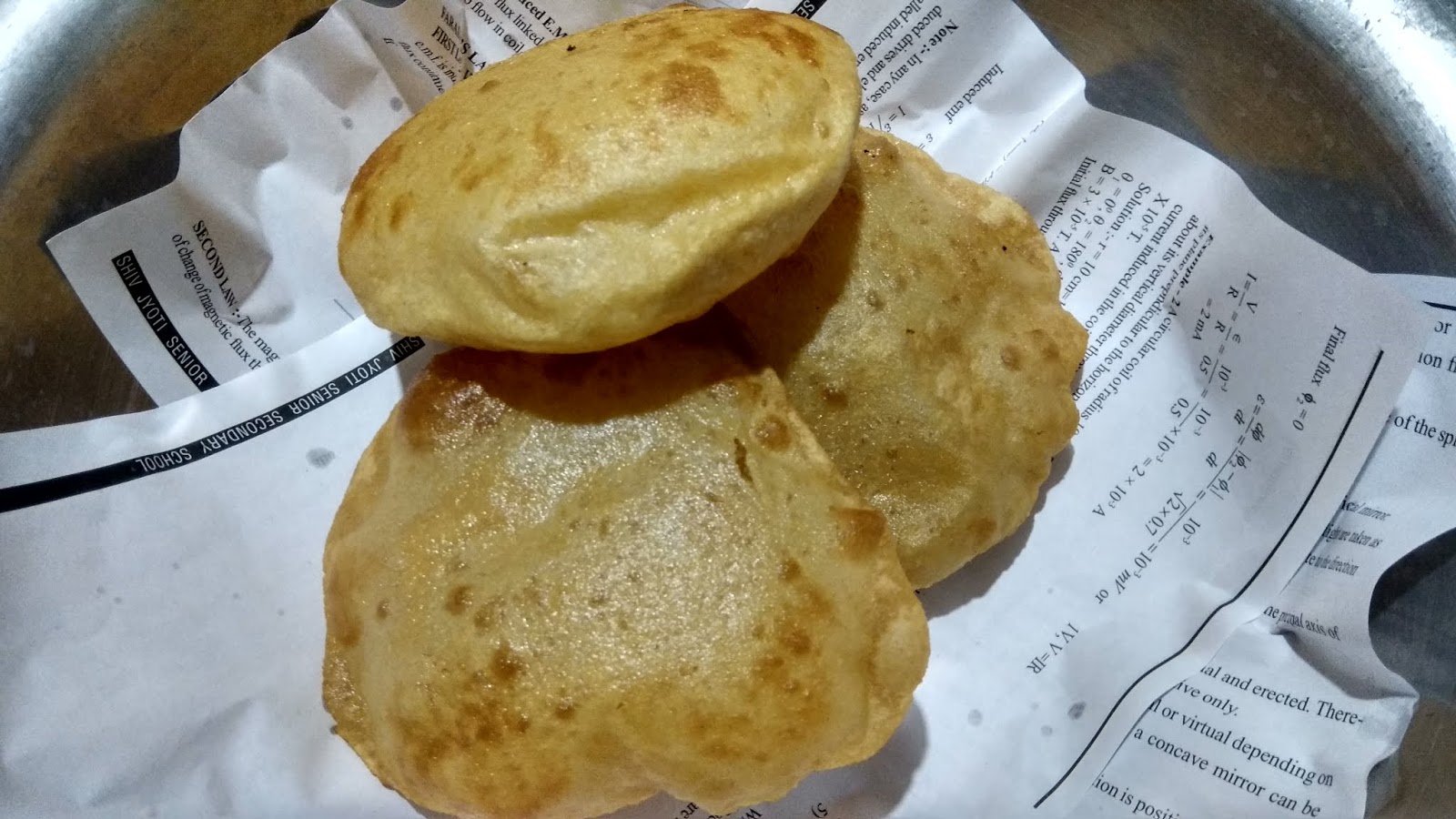Aalookachaaloo Aate ke bhature Bhatura recipe भटूरा कैसे बनता है