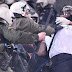 Με ρόπαλα στα χέρια στο κέντρο της Αθήνας οπαδοί της Ντινάμο! (VIDEO)