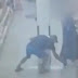  Homem é preso após tirar foto por baixo de vestido de mulher em supermercado