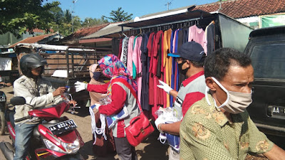 Cegah Penyebaran Covid-19, SMK Patriot Pituruh Bagi-Bagi Masker