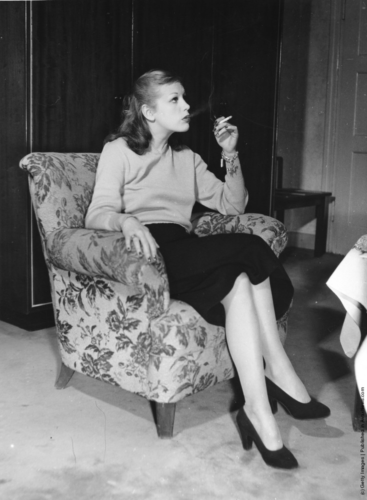Retro Women Smoking Cigarettes Telegraph