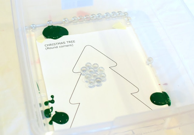 Marble Painted Christmas Tree Craft- easy process art painting activity for preschool, kindergarten, or elementary students.  Leave them plain or decorate with sequins, jewels, and stickers!