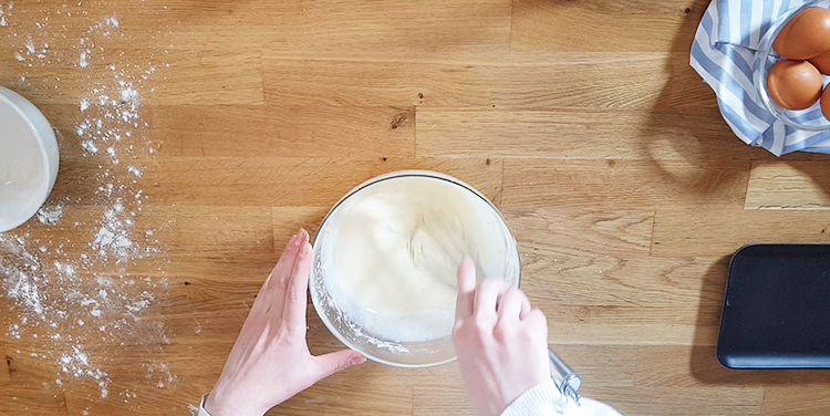 Rajout du lait pour crème pâtissière