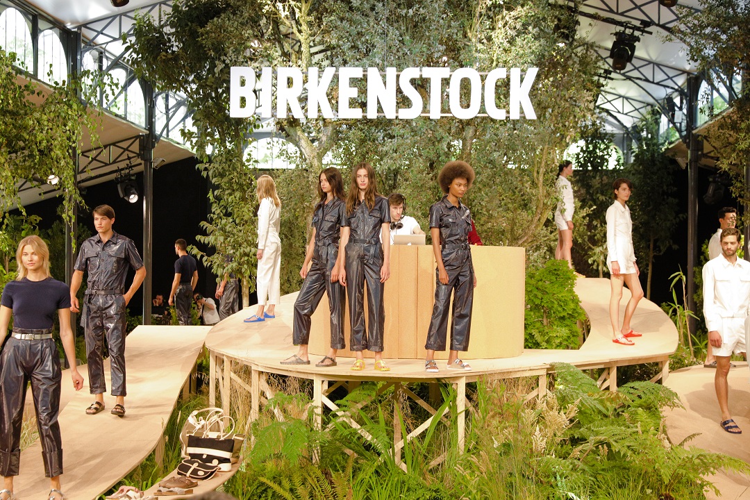 Río arriba En la mayoría de los casos de nuevo París a los pies de Birkenstock Suits & Shirts Suits & Shirts