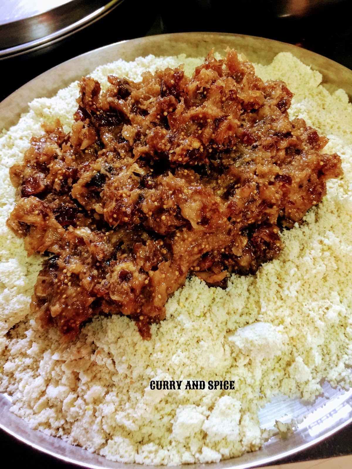 CURRY AND SPICE INSTANT DATES FIGS N MIXED NUT LADOO