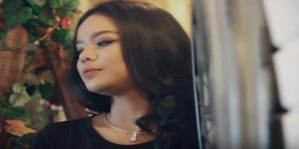 Lirik Lagu Memori Desember Dan Artinya Putri Siagian